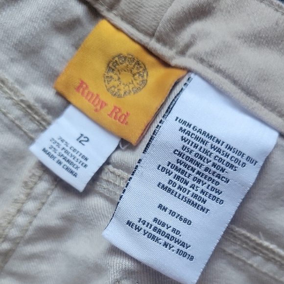 🍊Ruby Rd. Women's Tan Capri - Picture 2 of 4